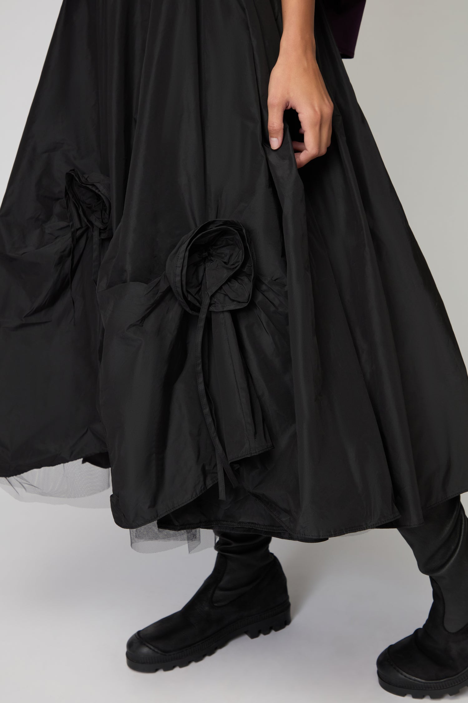 Black Flower Detail Taffetta Skirt