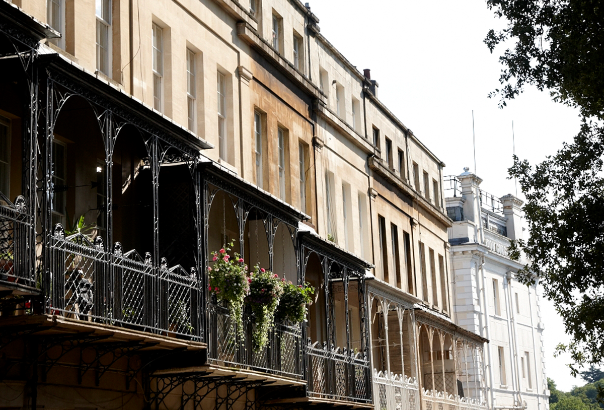 houses with balconies in bristol