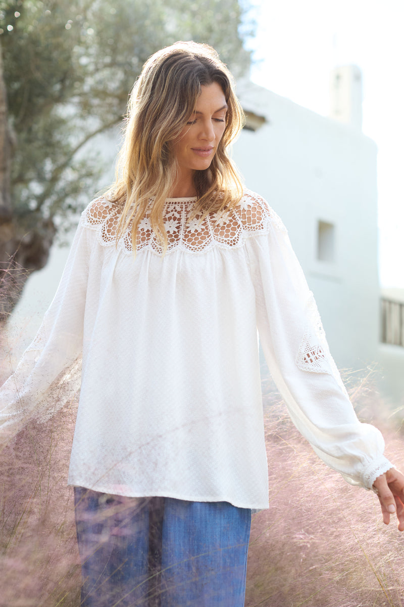 カットソー(長袖/七分) TODAYFUL - meer.  FLOWER LACE TOPS Floral Lace Trim Top – Sahara