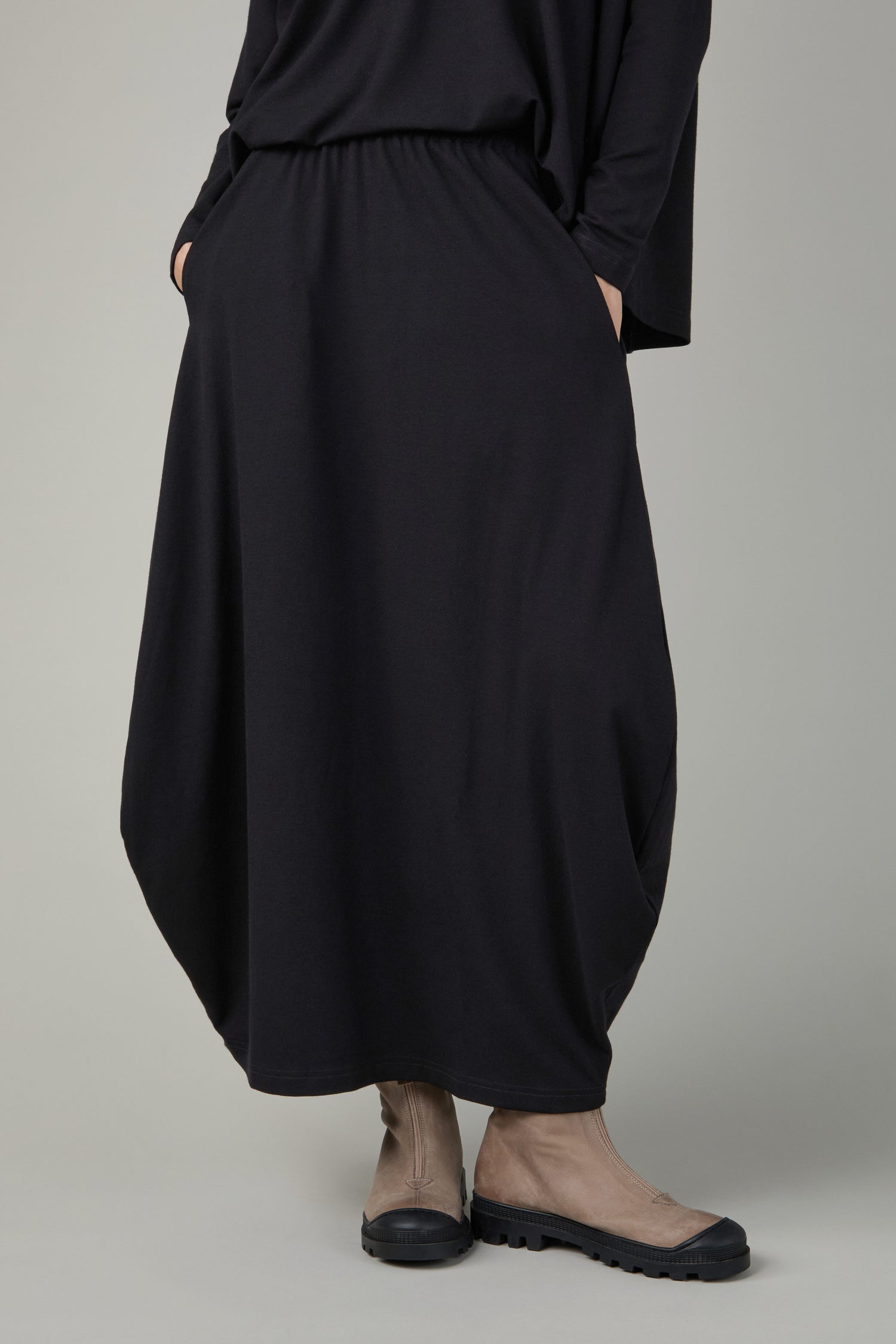 Fluid Crepe Black Bubble Skirt