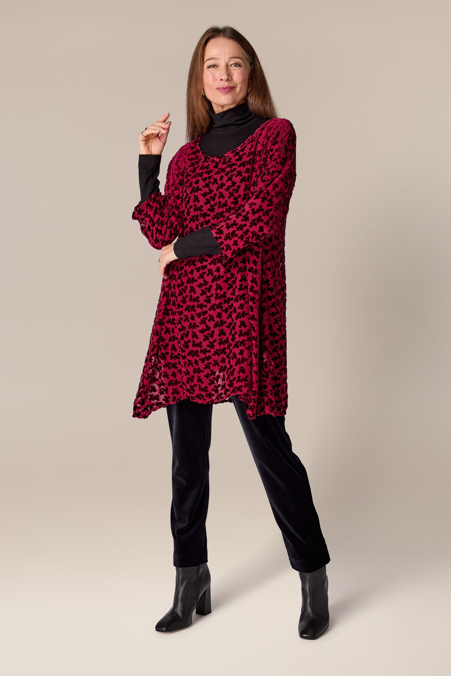 A woman wearing a Grizas Devore Tunic and black pants.