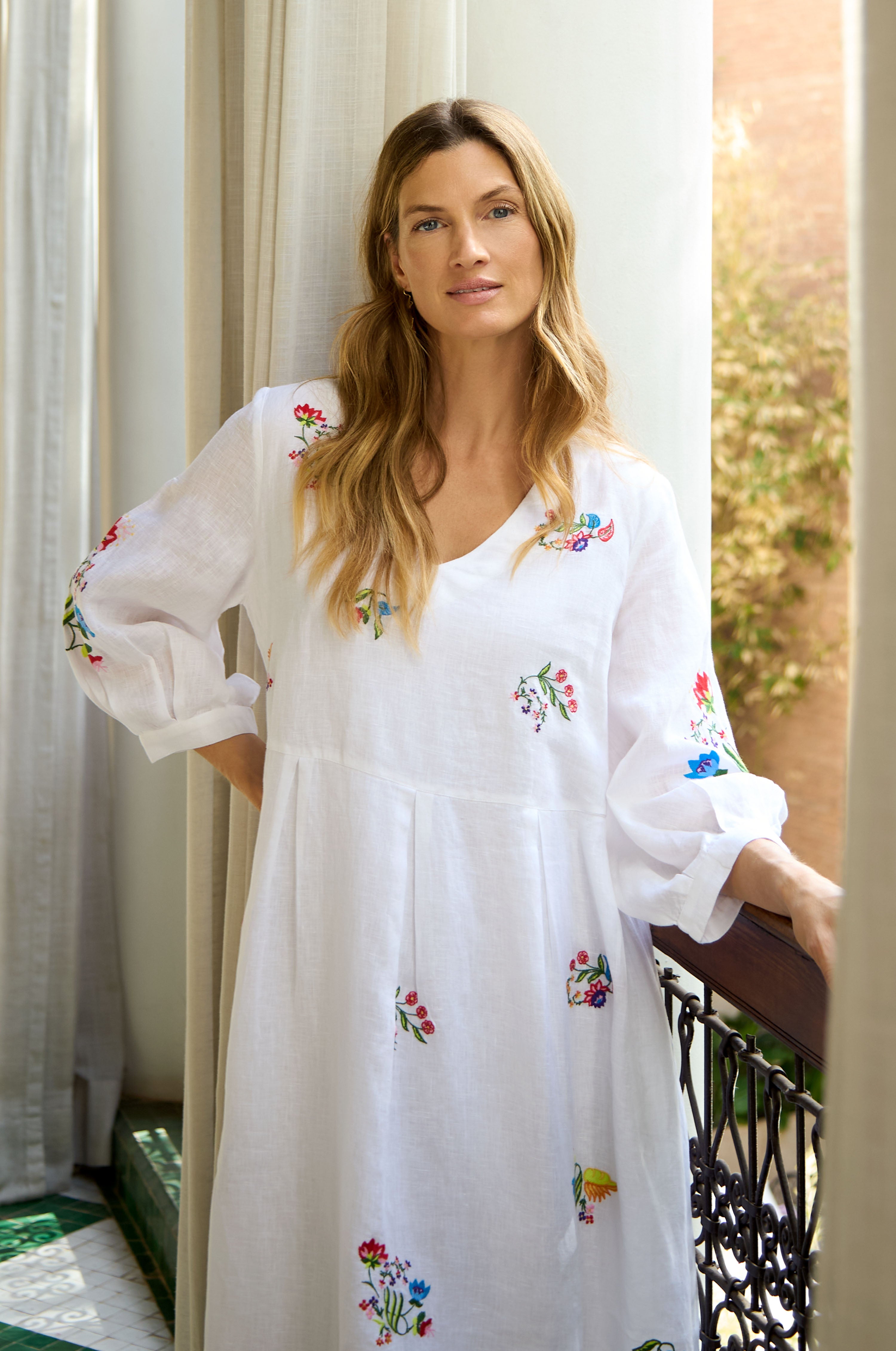Vintage Floral Embroidered Flare Dress White Multi / 2 Vintage Floral Embroidered Flare Dress White Multi / 2