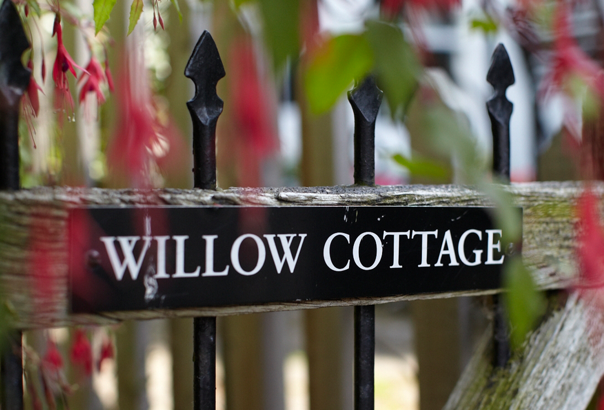willow cottage sign