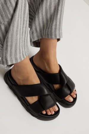 Lattice Leather Sliders
