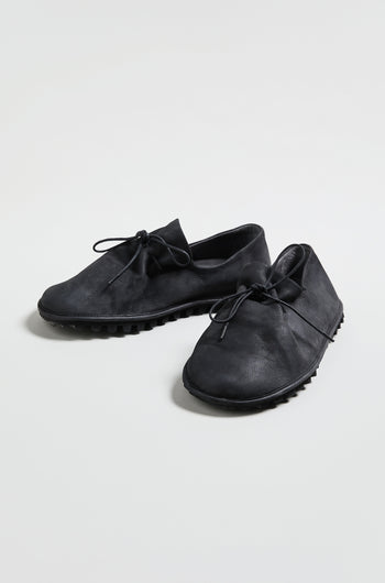 A pair of Crushed Leather Lace Up Shoes, model LOFI9944-SS26, in black with laces and textured rubber soles, displayed on a plain white background.