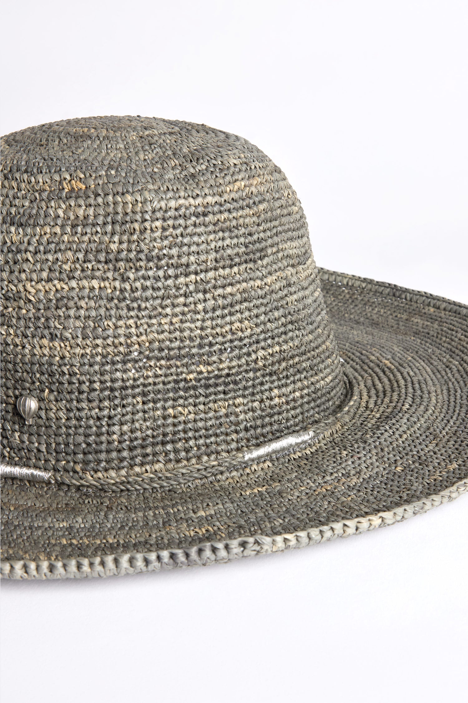 A close-up view of a woven gray Chapeau Westilux with a wide brim and subtle texture variations, perfect for complementing your summer wardrobe.