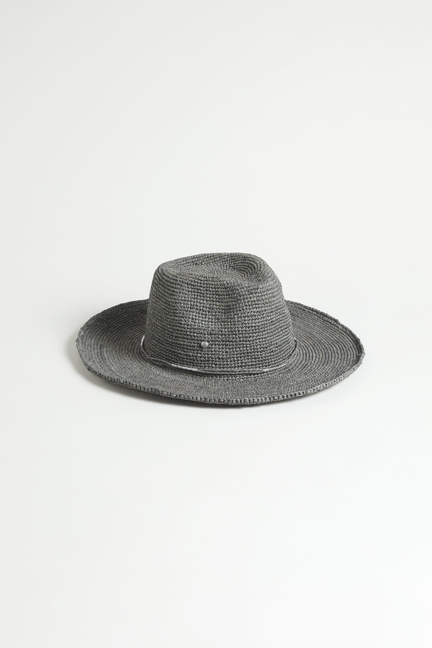 The Chapeau Westilux is a wide-brimmed summer hat in gray, crafted from handwoven raffia and shown on a plain white background.