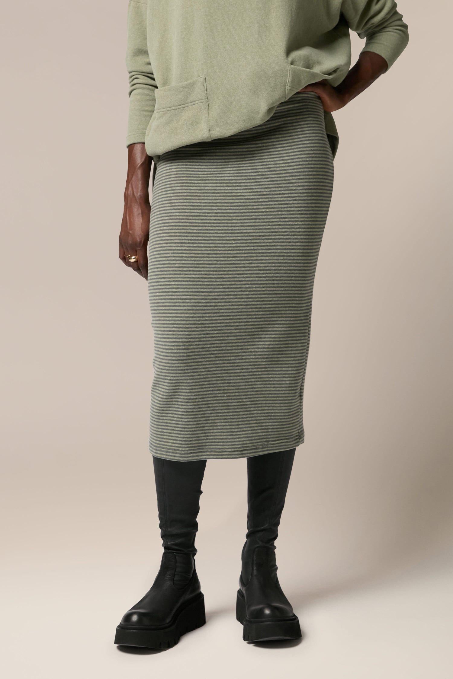 The model is wearing a Lilla Skirt.