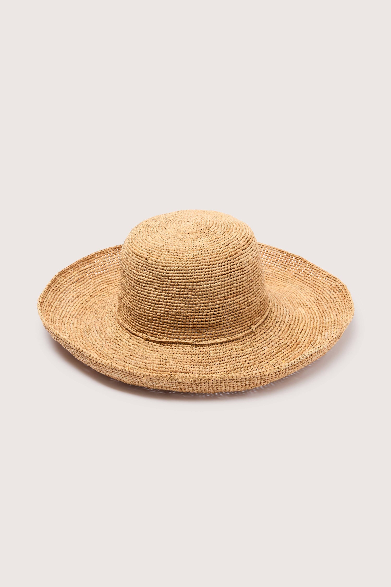 A Rabarany Wide Brim Woven Raffia Hat isolated on a white background.