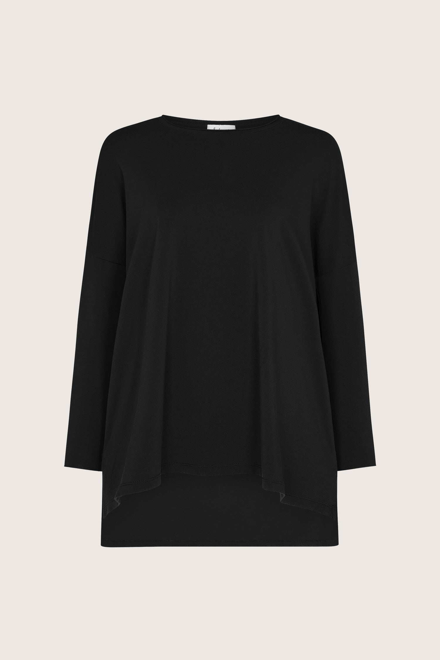 A cotton jersey relaxed top with an asymmetric hem.