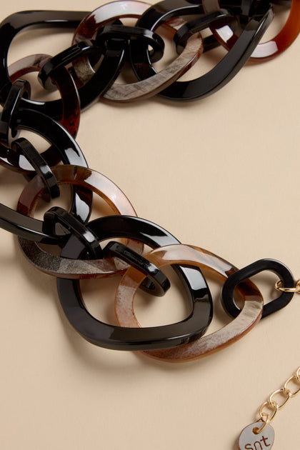 Short Resin Link Necklace featuring chunky interlocking black and tortoiseshell-patterned oval links.