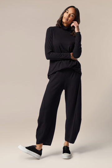 wide balloon sweatpants black  Active wear pants, Sweatpants, Clothes