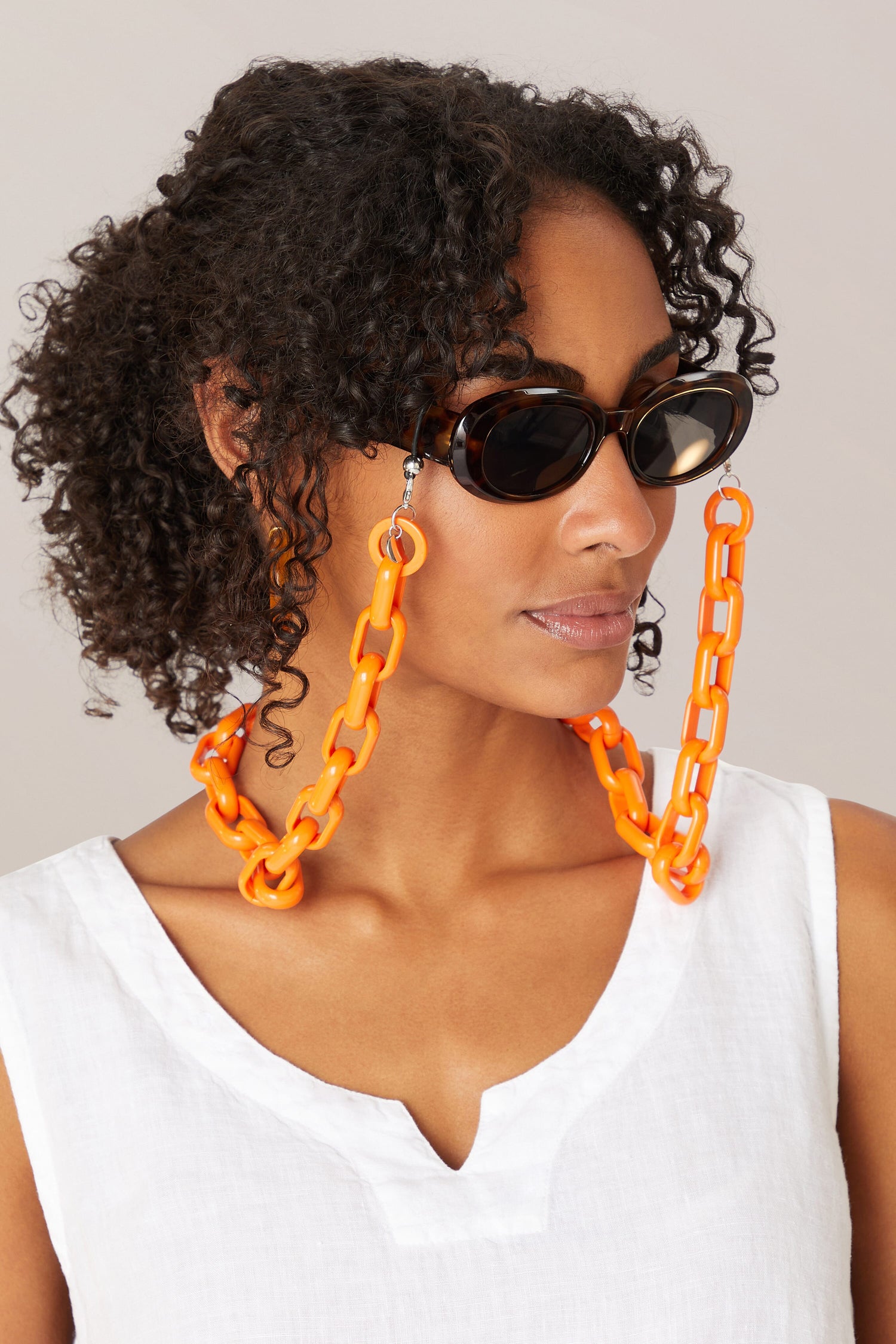 A woman wearing sunglasses with an Anima Glasses Chain.